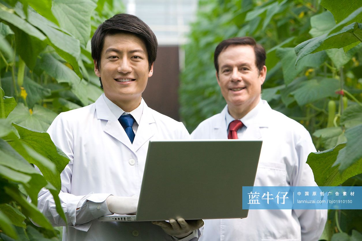 农艺师在现代农庄做科学研究