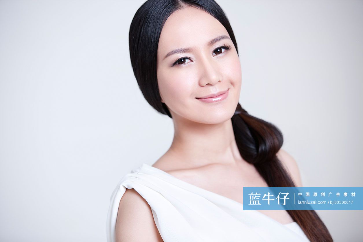 美丽的年轻女子