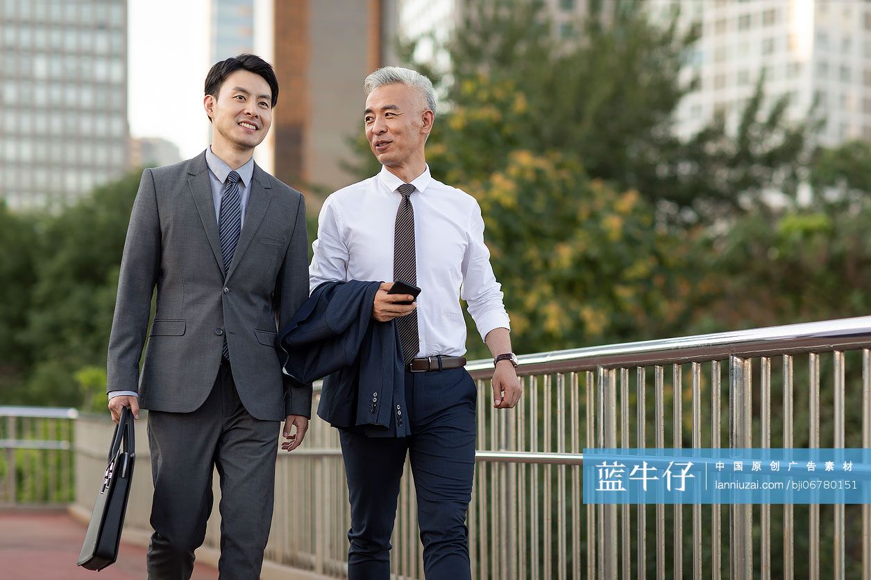 自信的商务人士去上班