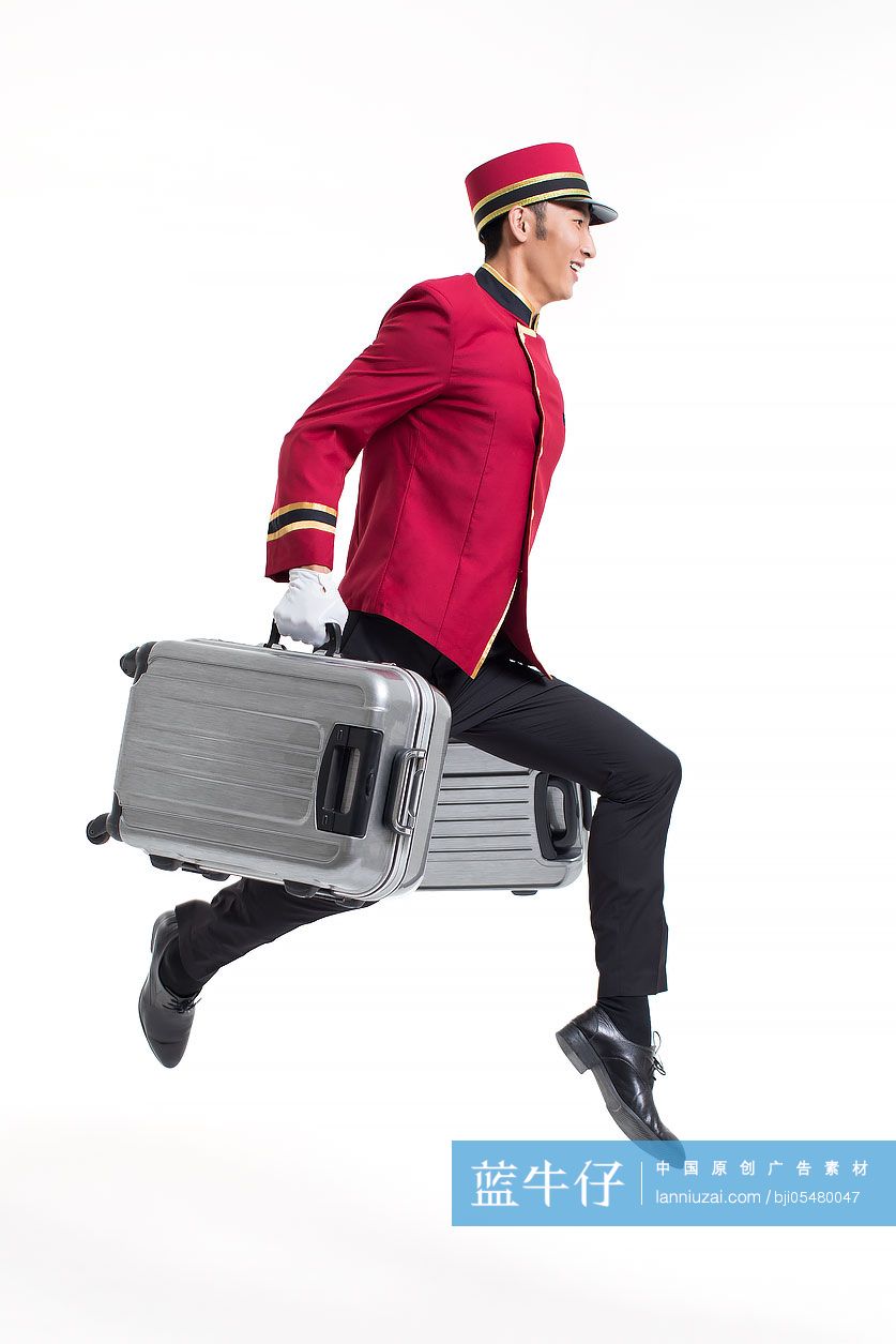 酒店门童搬运顾客的行李