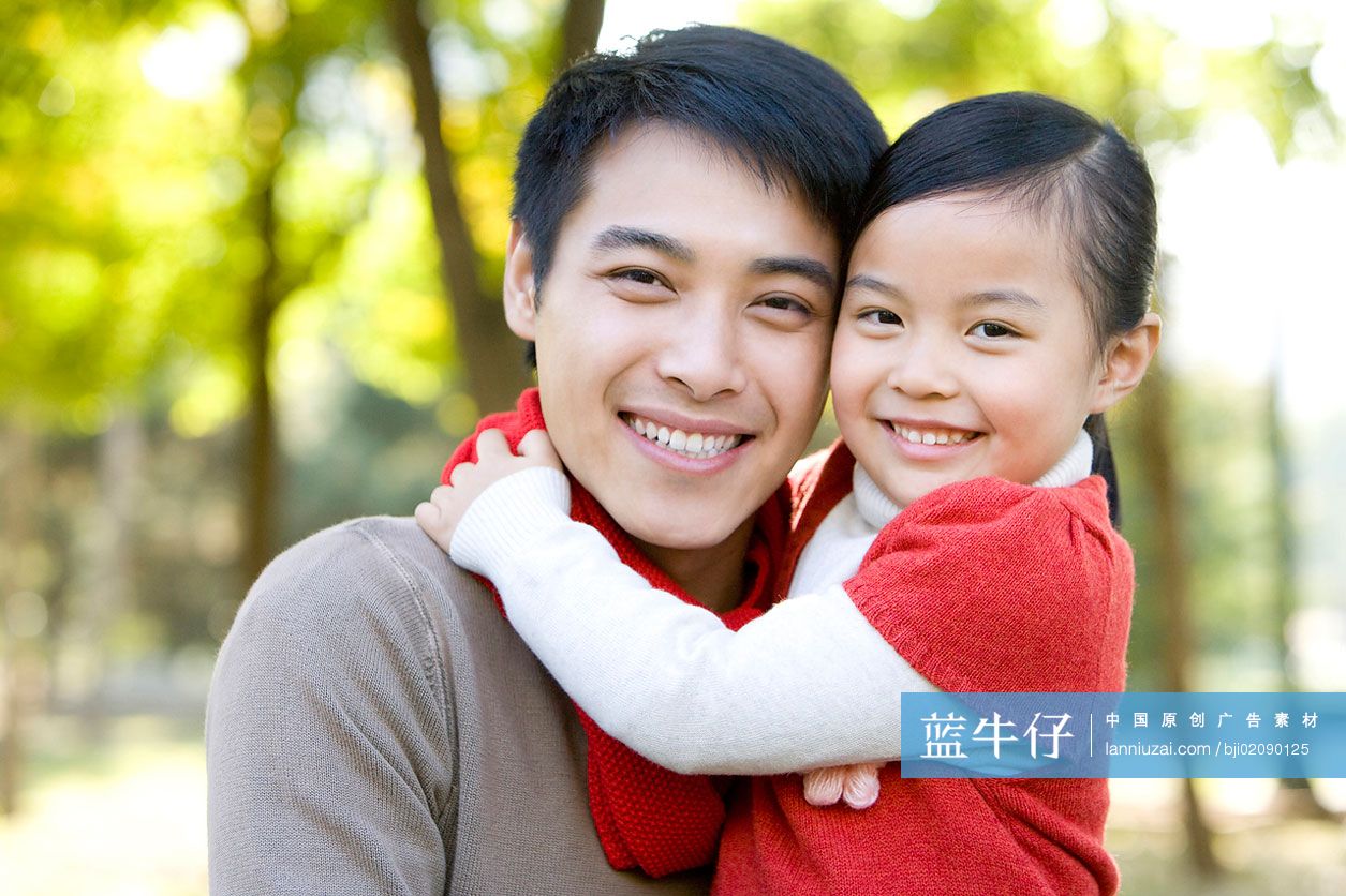 父女在一起嬉戏