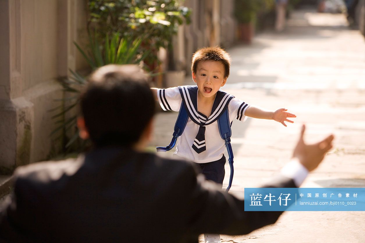 接孩子放学