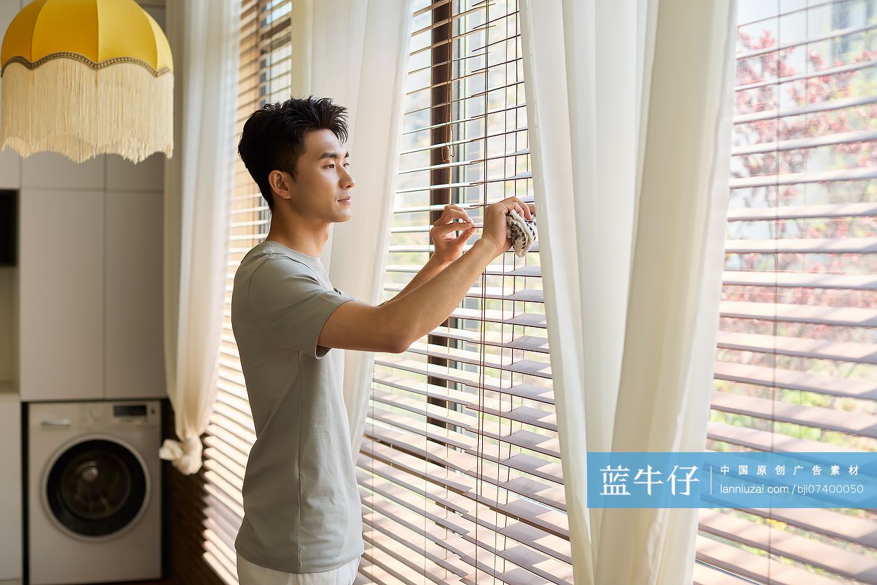 家庭主夫干家务