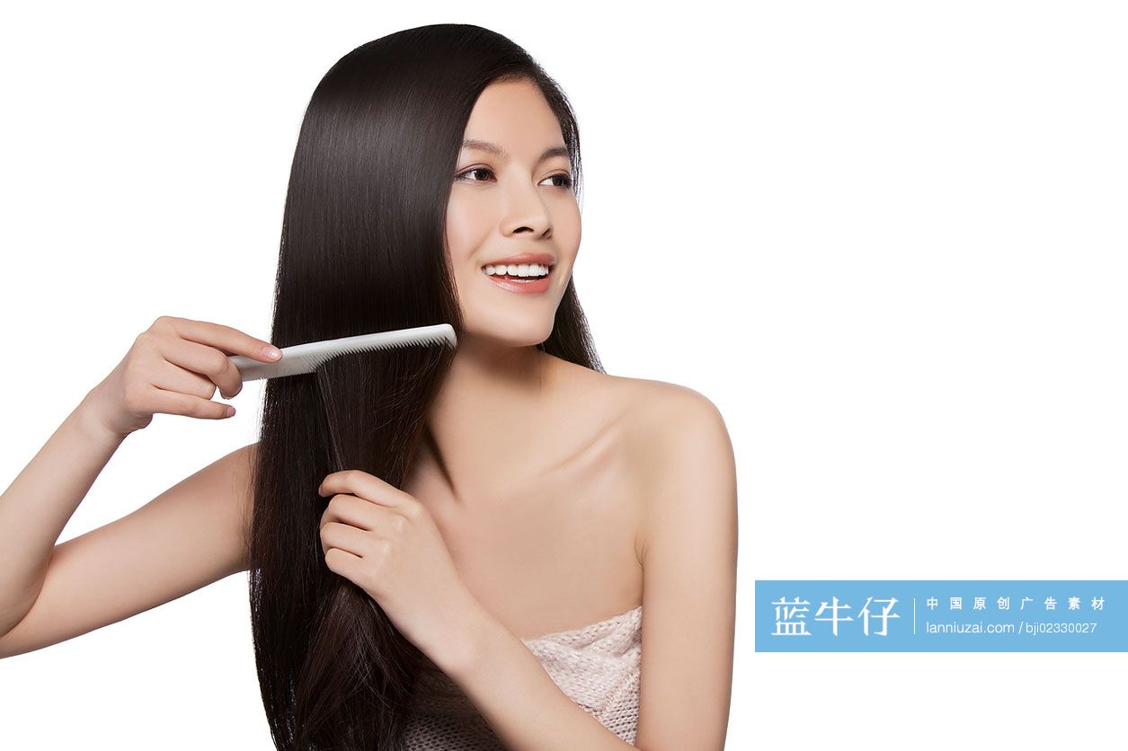 美女展示丝缎般的头发