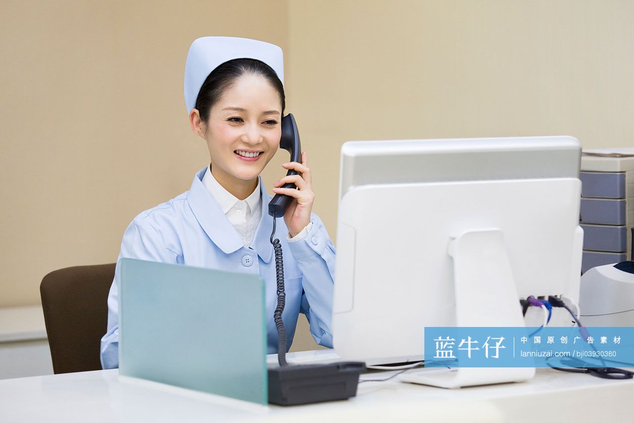 护士接打电话