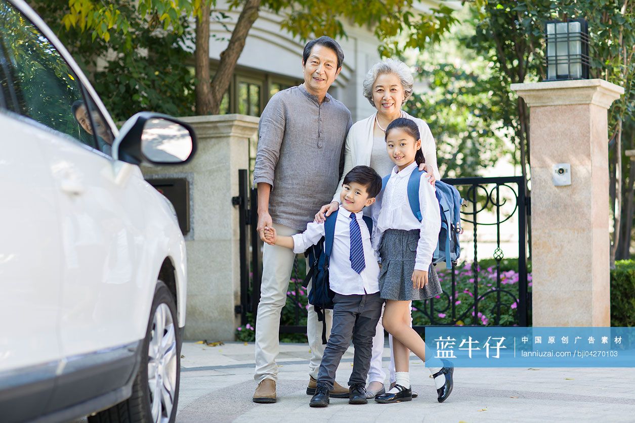 祖父母和孙女在一起-蓝牛仔影像-中国原创广告影像素材