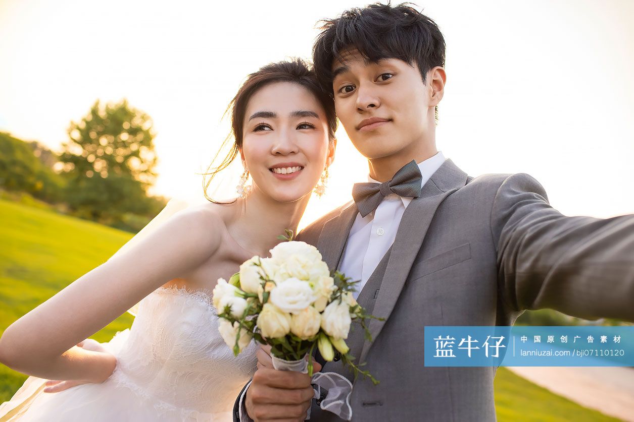 快乐的新郎新娘