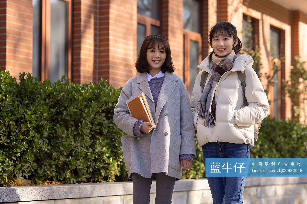 校园里的大学生