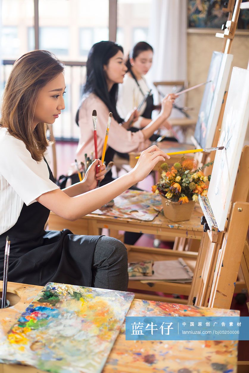 闺蜜在画室画画