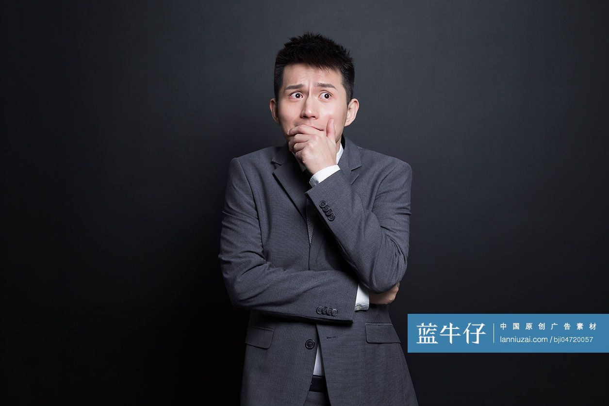 惊恐的商务男士