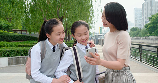 Chinese teacher showing students smartphone,4K