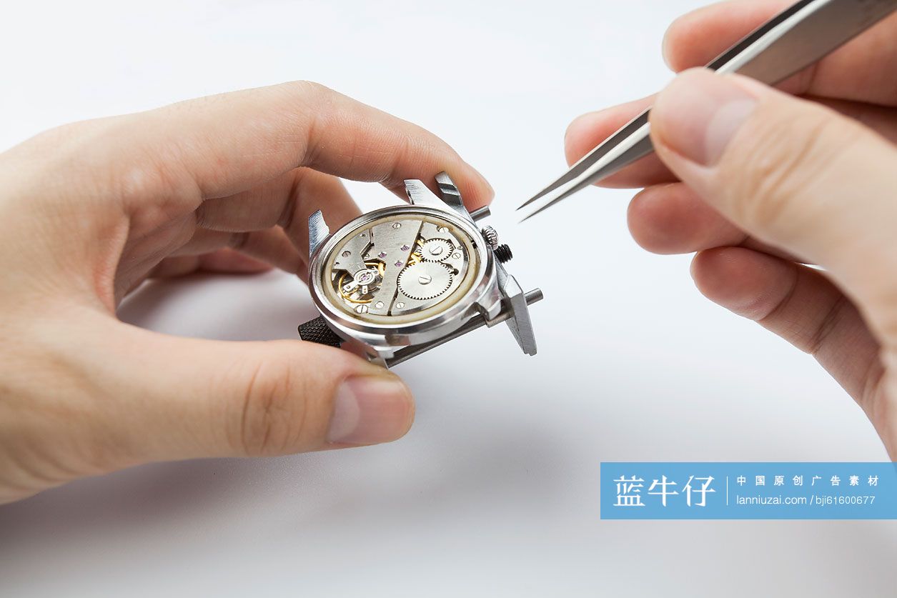 钟表匠修理手表-蓝牛仔影像-中国原创广告影像素材