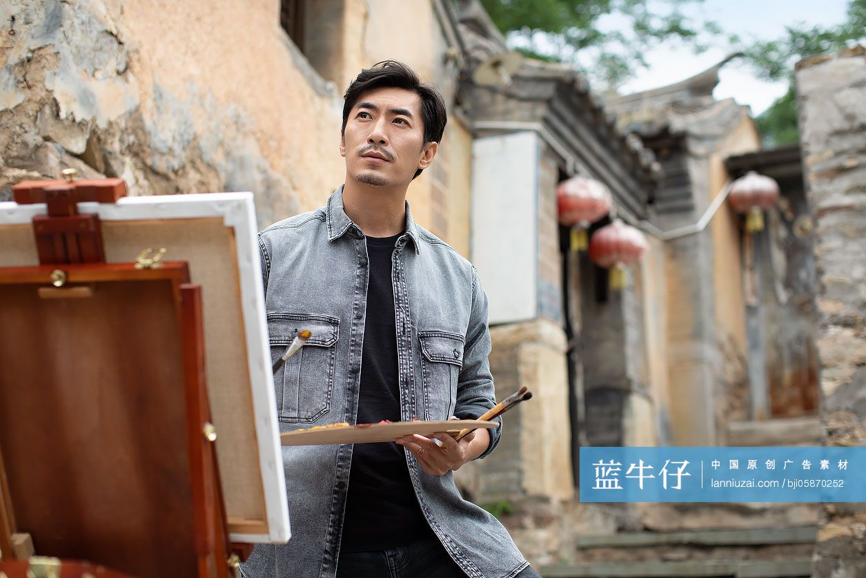 年轻的画家在户外写生