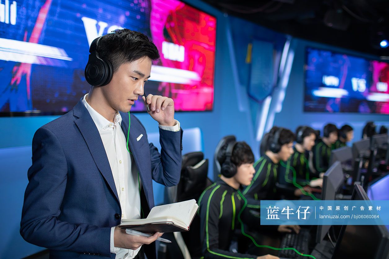 电竞教练指导队员