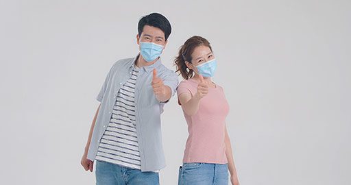 Young Chinese couple with surgical mask doing thumbs-up,4K