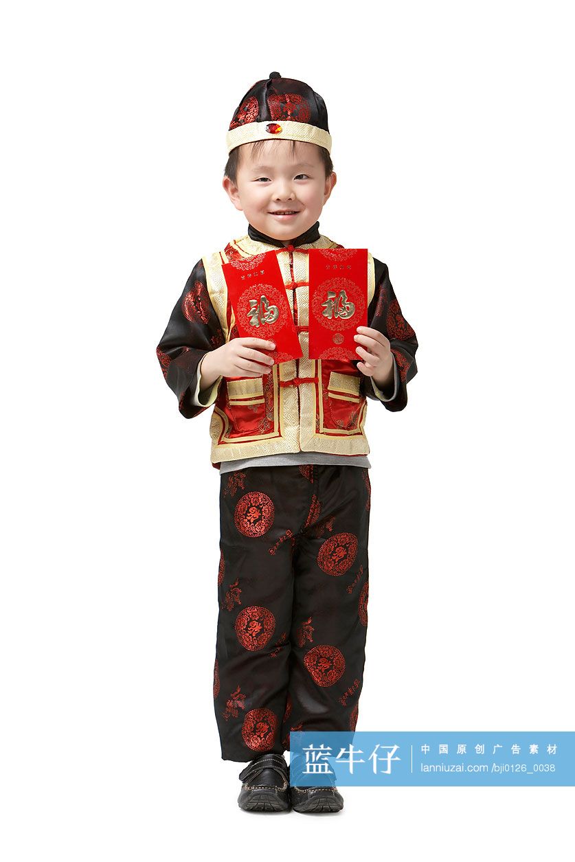 孩子穿传统服装拿红包