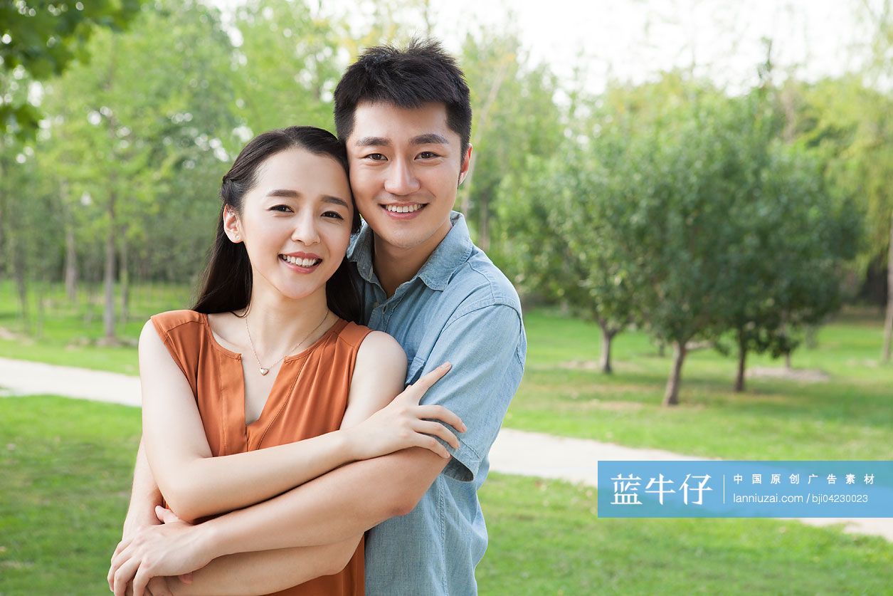 快乐的年轻情侣