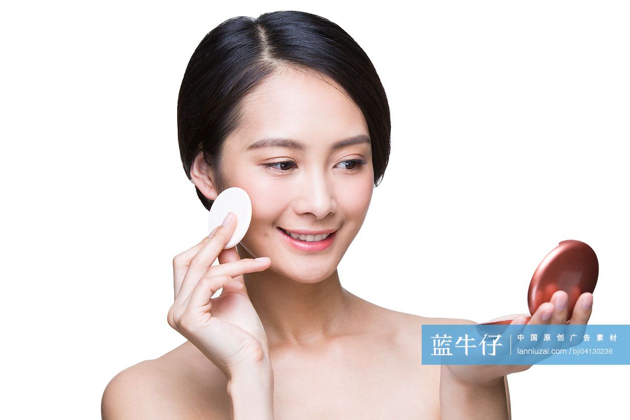 年轻美女与粉扑