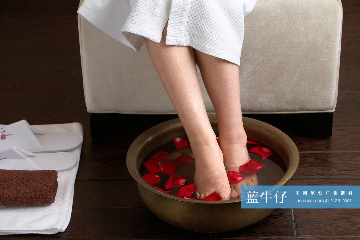 女子泡脚