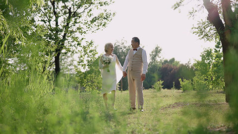 Sweet picture of older couple getting married