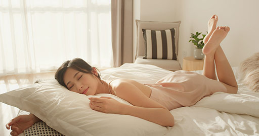 Young Chinese woman lying on bed,4K