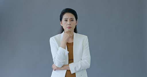 Successful Chinese businesswoman thinking,4K