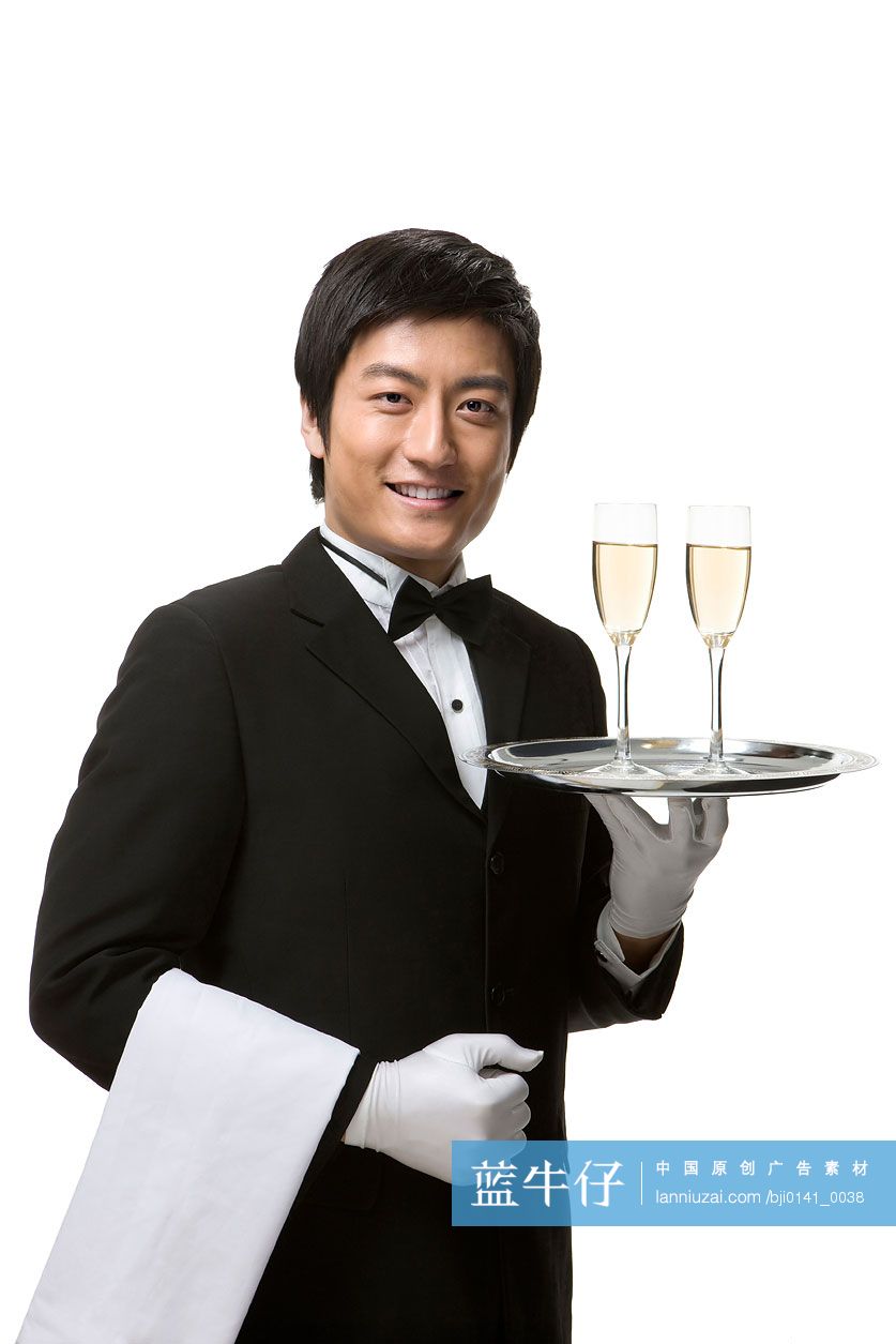 端酒杯的服务员