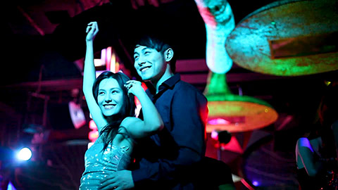 Young Chinese people dancing at nightclub,HD