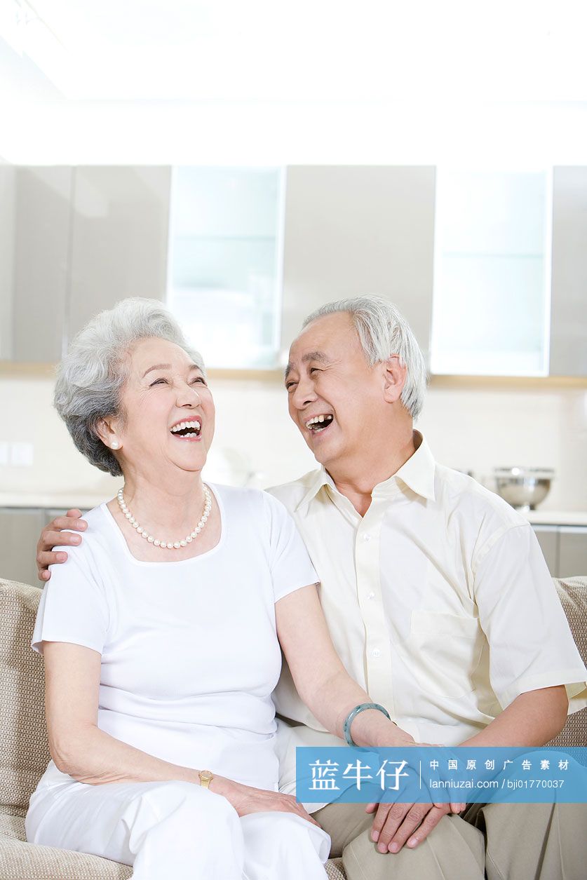 两个老人大笑
