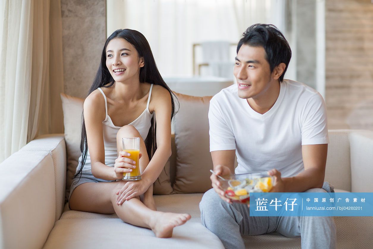 快乐的年轻夫妻