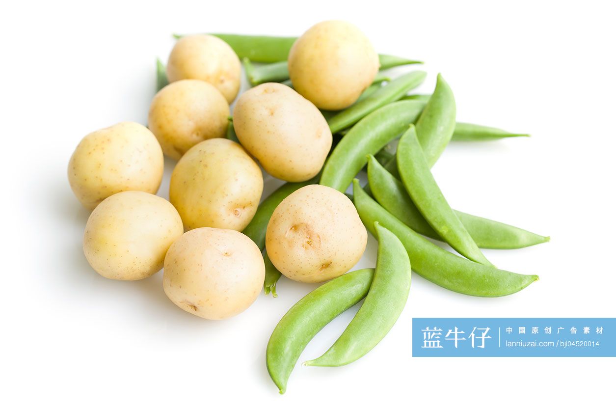 新鲜的土豆和豌豆荚