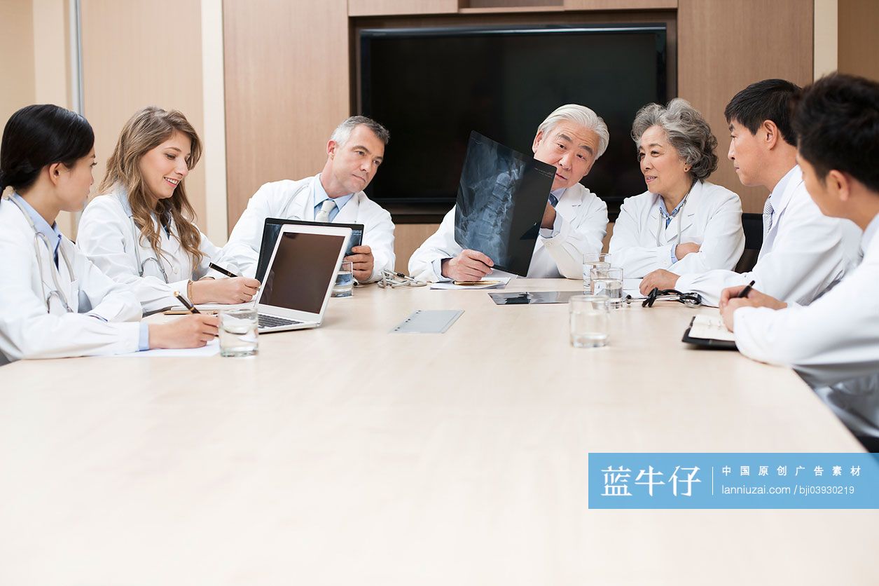 医生开会探讨