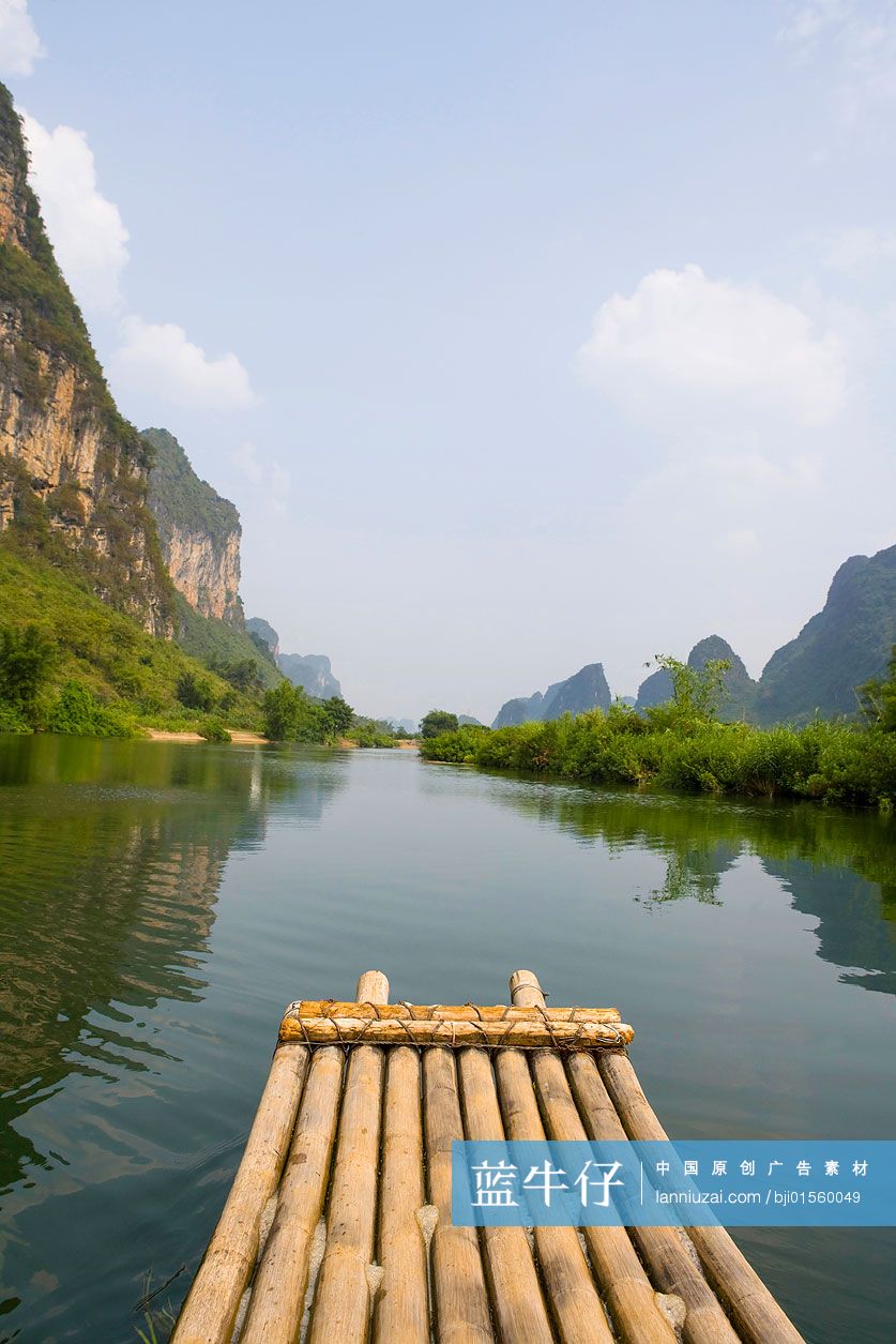 桂林漓江上的竹筏