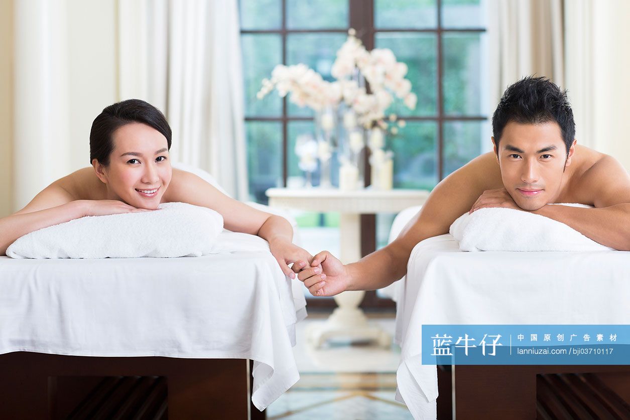 年轻情侣做Spa-蓝牛仔影像-中国原创广告影像素材
