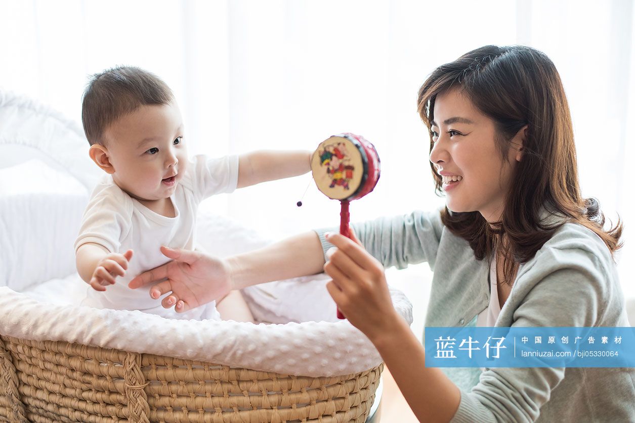 母亲和宝宝的快乐时光