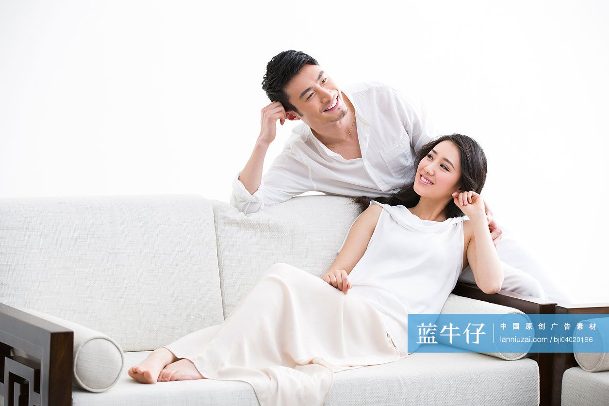 悠闲的年轻夫妇