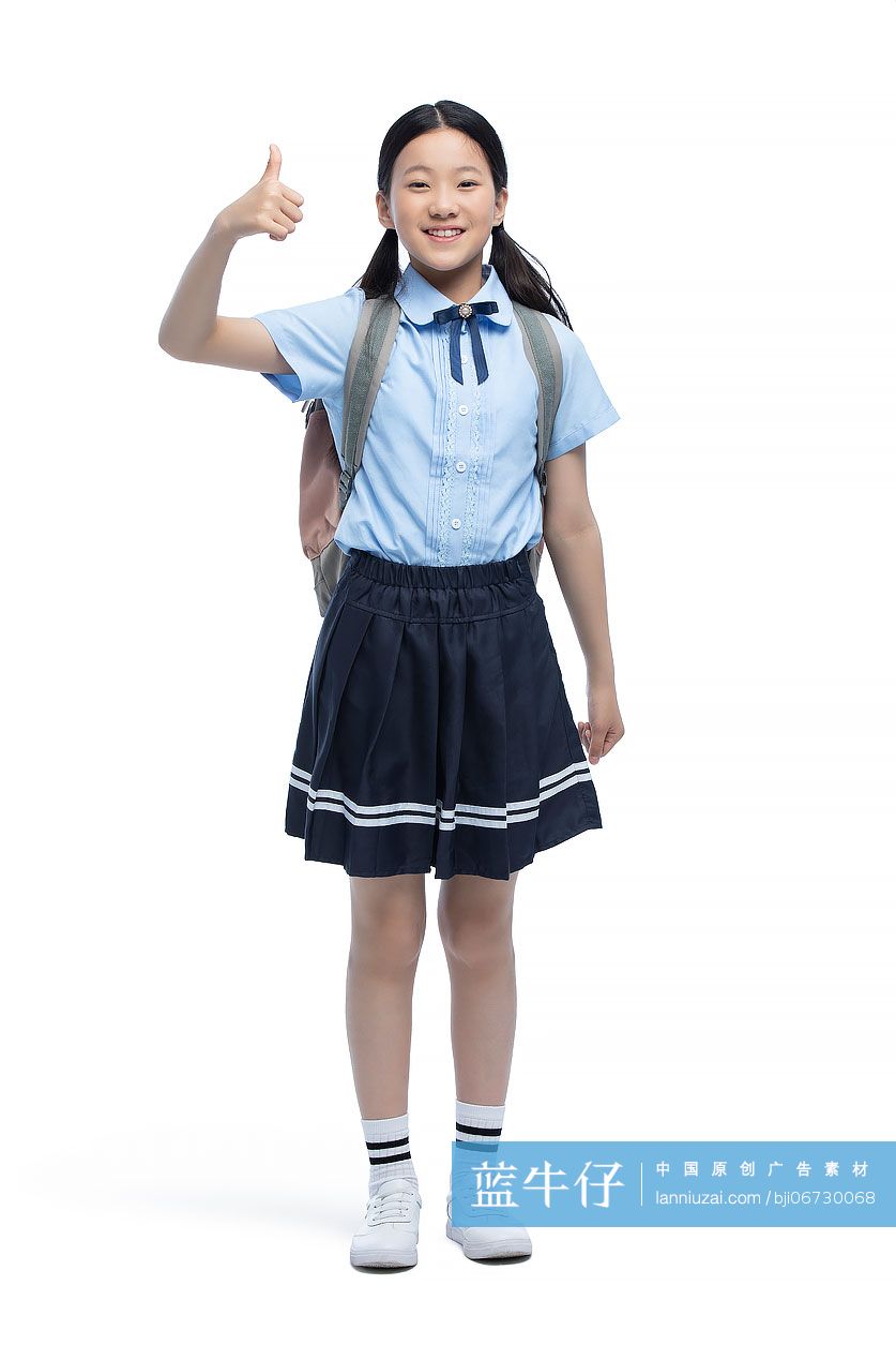 快乐的学生竖大拇指