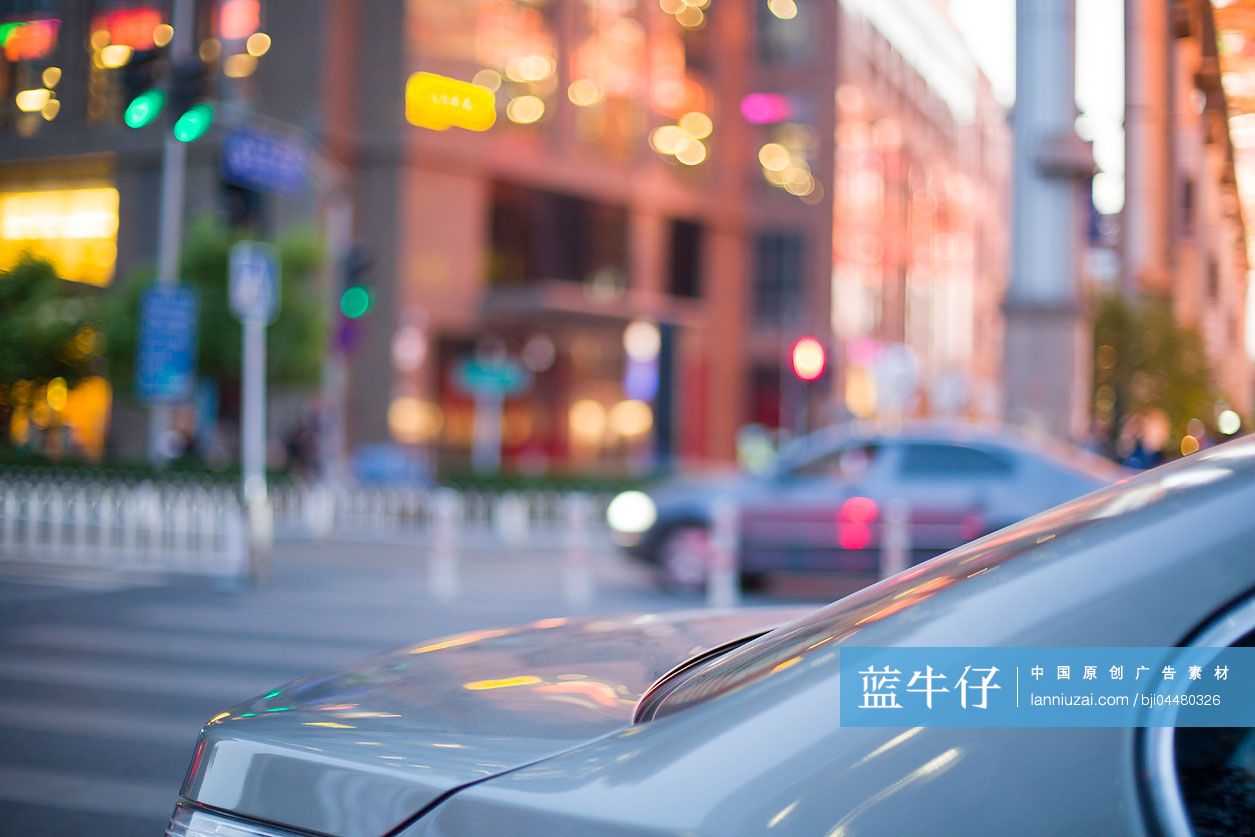 汽车和夜景