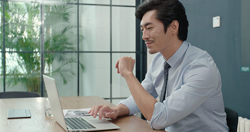 Successful Chinese businessman using laptop in office,4K