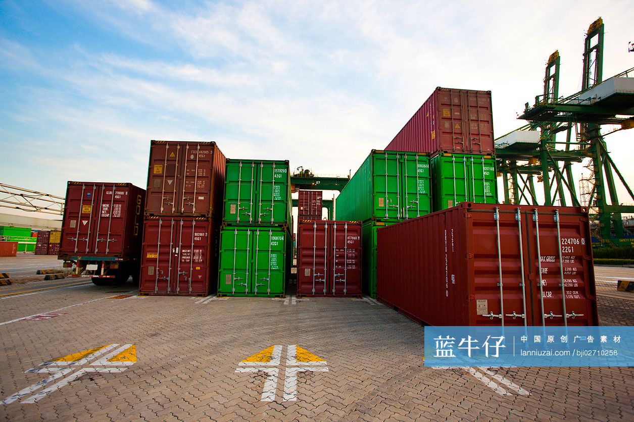 码头上的集装箱