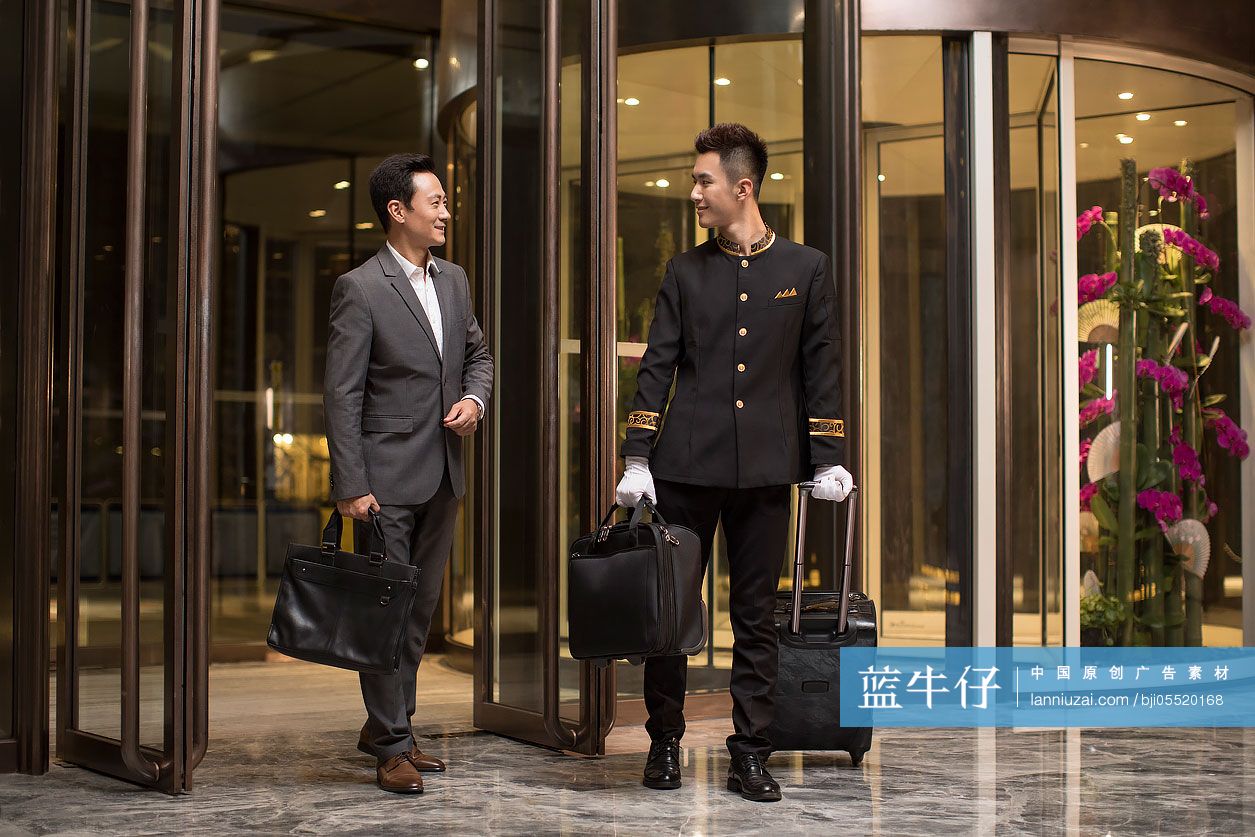 商务男士入住豪华酒店-蓝牛仔影像-中国原创广告影像素材