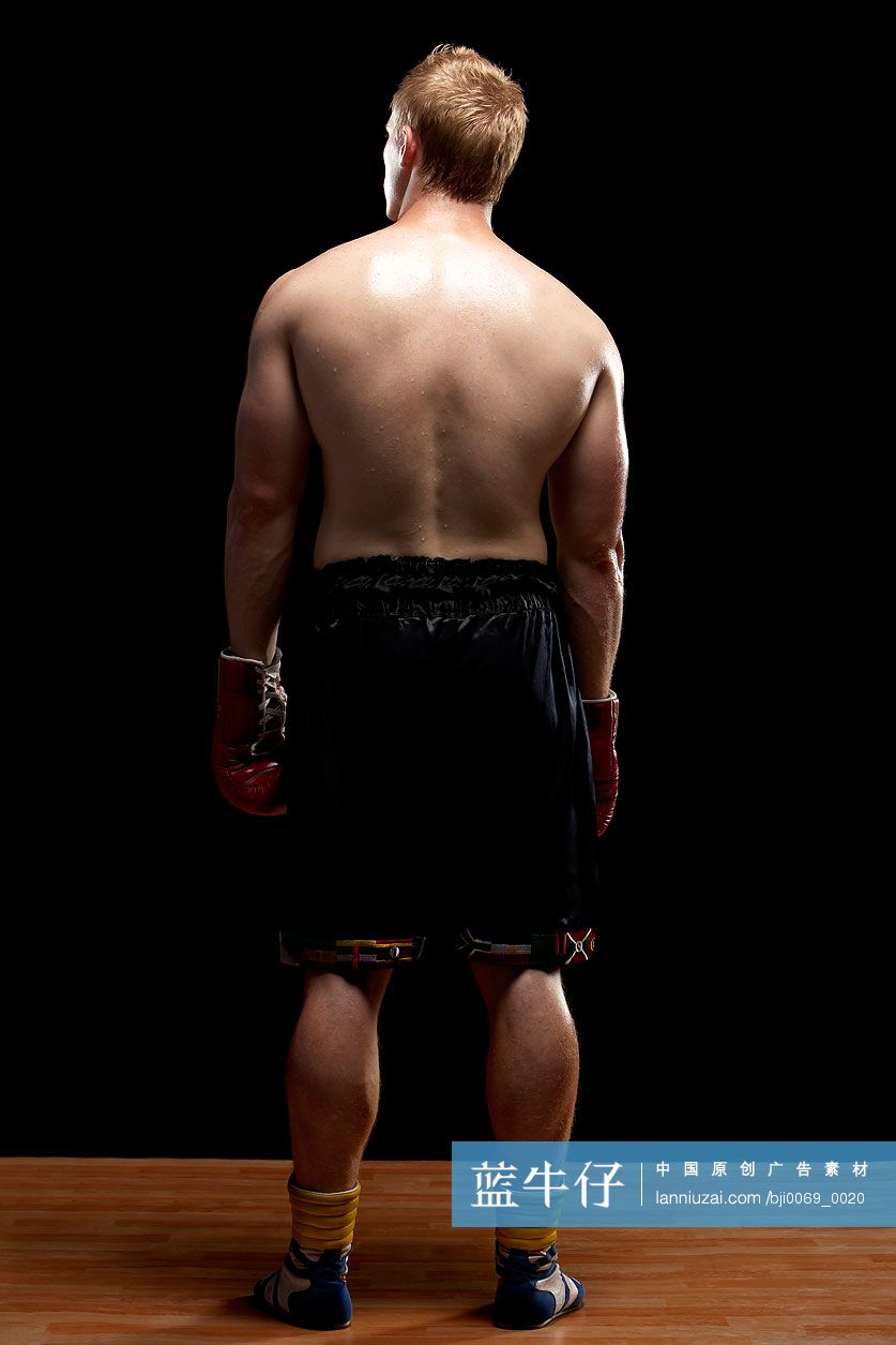 白人拳击手背部肖像