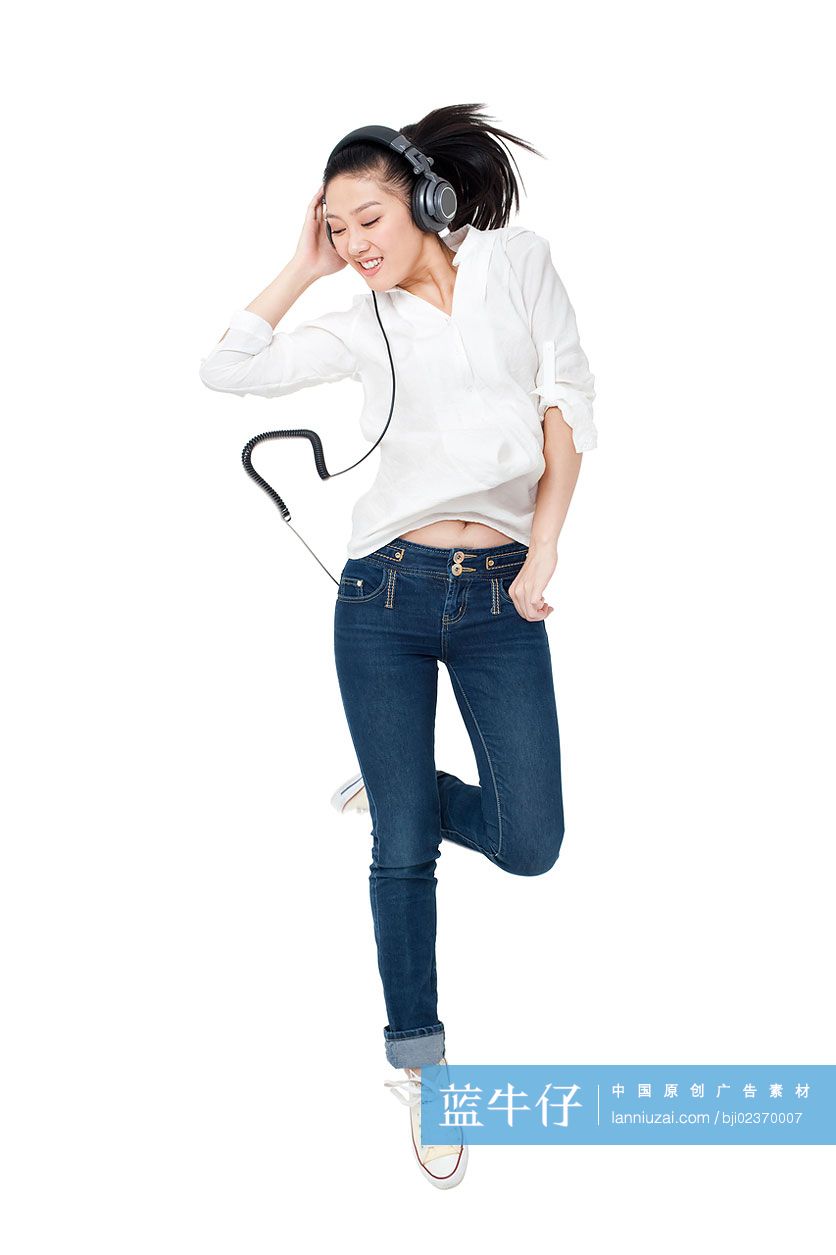 青年女子听音乐
