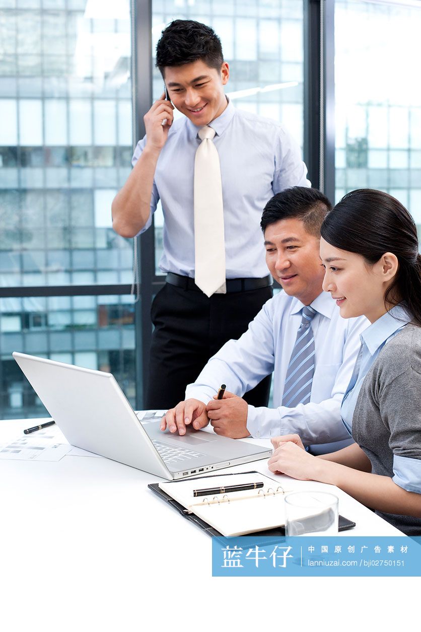 商务人士在工作中