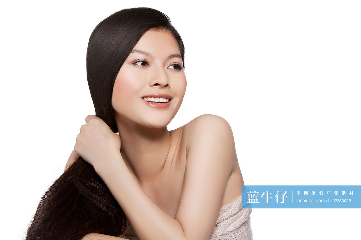 美女展示丝缎般的头发