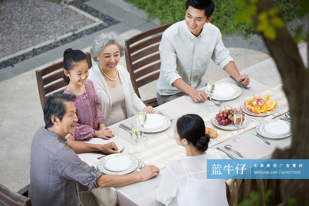 家人節日聚餐-原創廣告素材圖片-藍牛仔