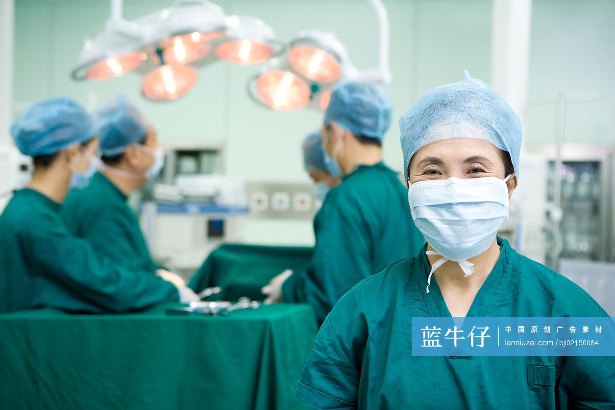 医生在手术室