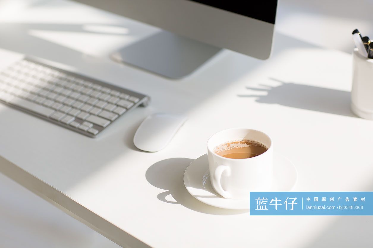 办公桌上的咖啡