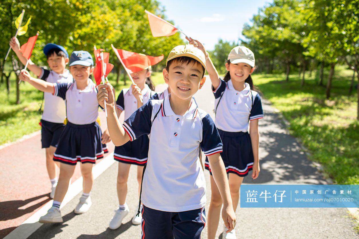 快乐的小学生春游