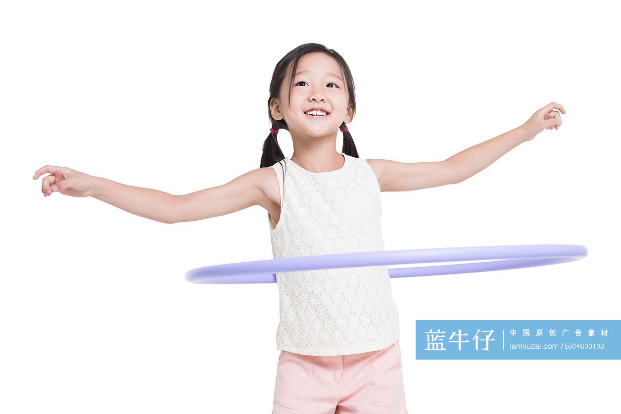 快乐的女孩转呼啦圈